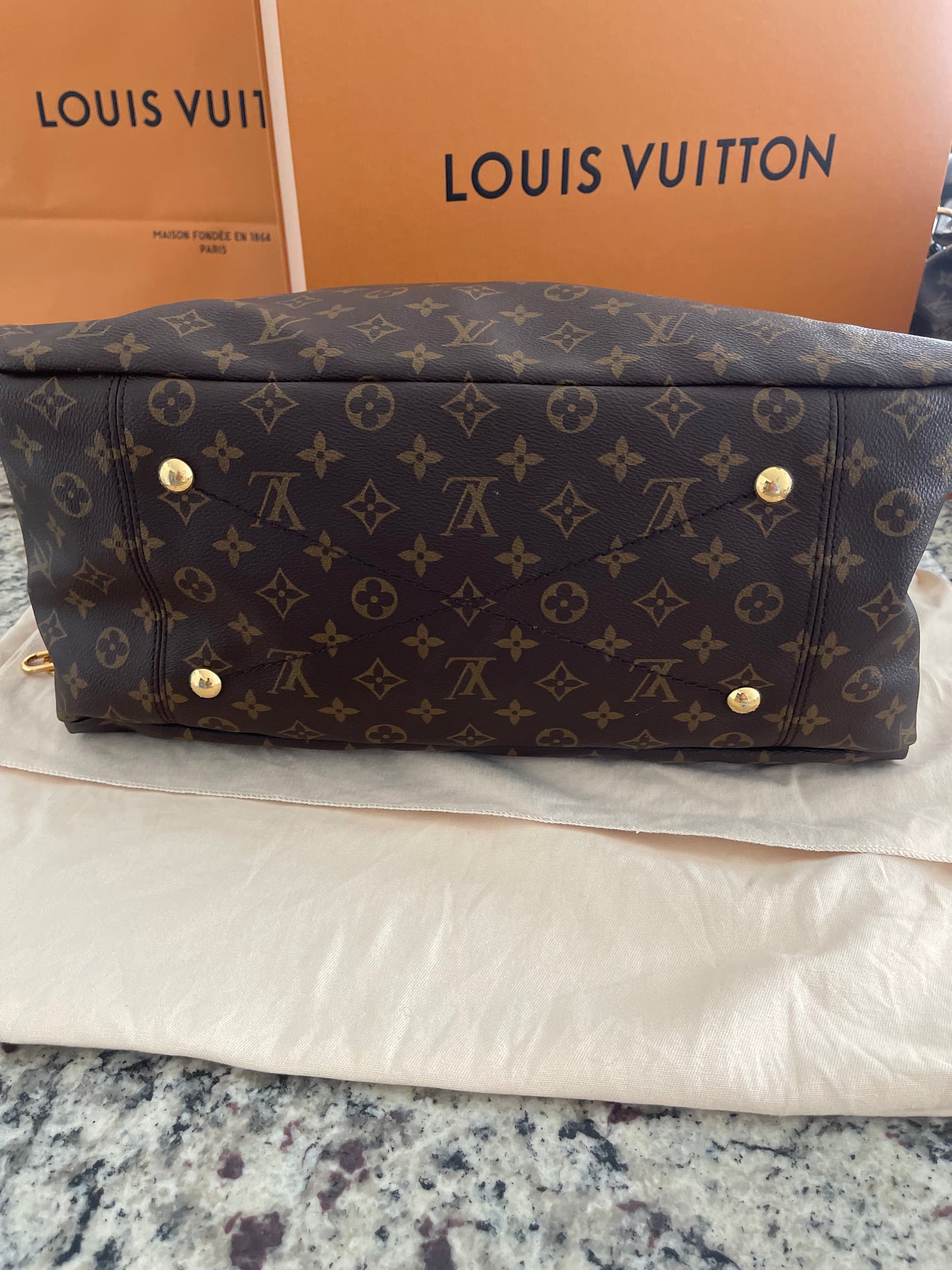 Louis Vuitton Artsy Bag