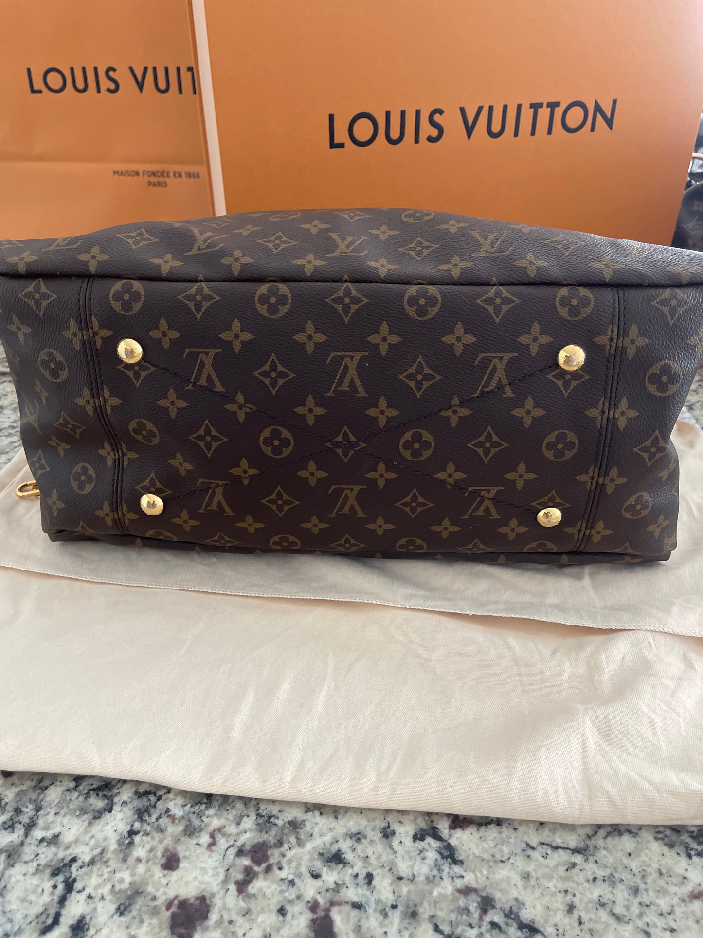 Louis Vuitton Artsy Bag