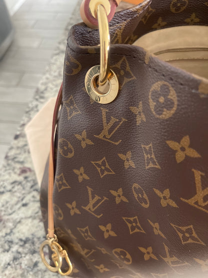 Louis Vuitton Artsy Bag