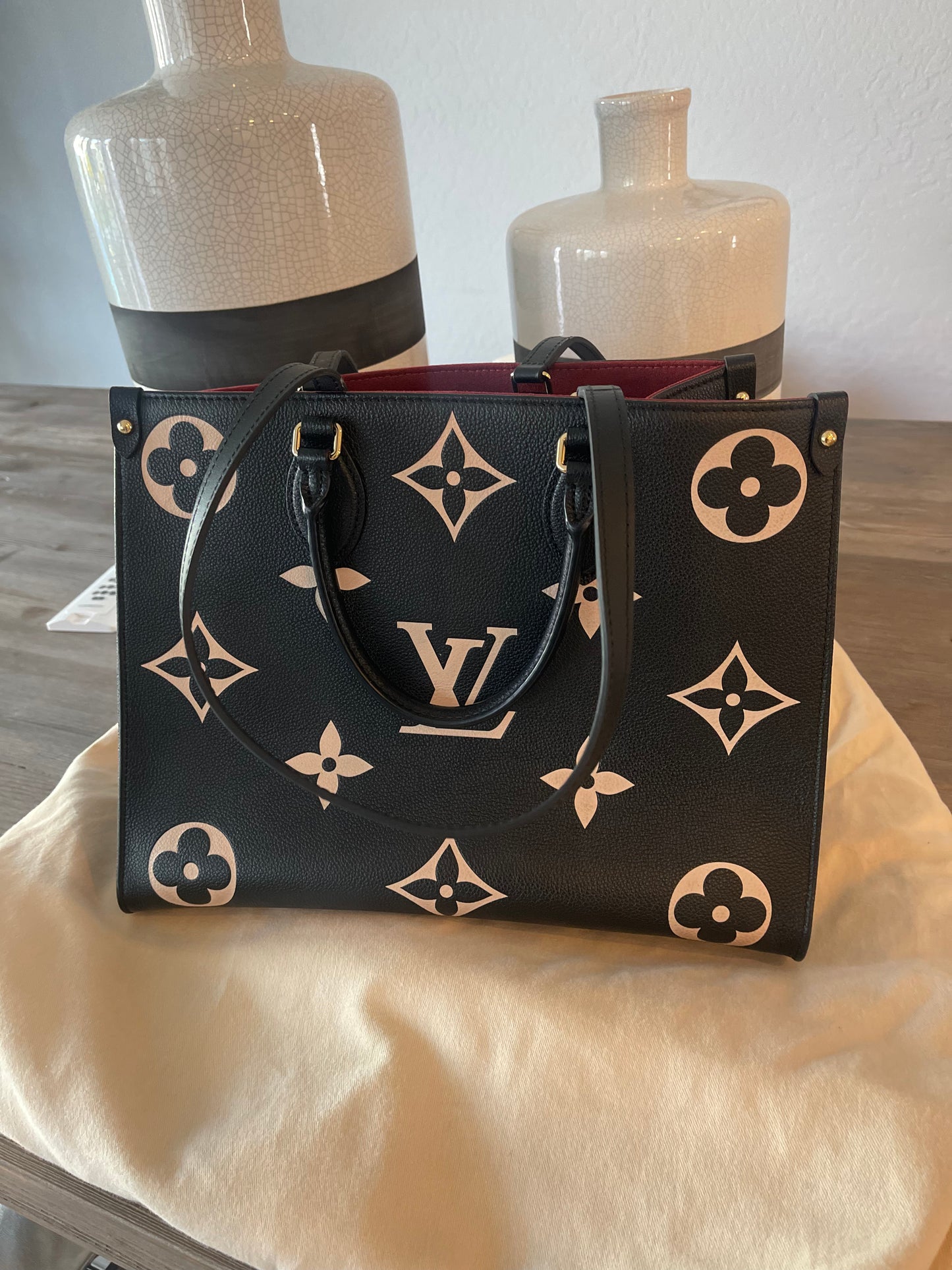 Louis Vuitton On The Go Mm Black And Tan